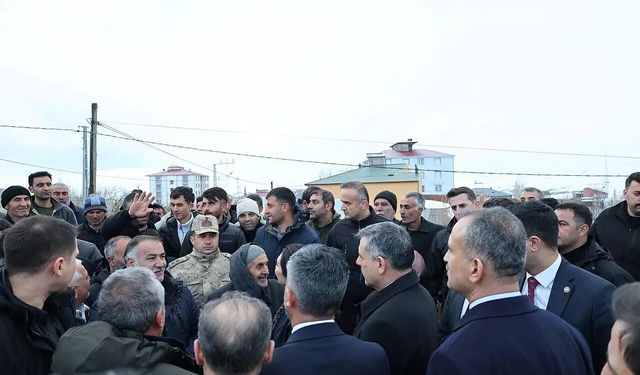 Taşlıçay’da Yol Tepkisi: Vatandaş Bakan Çiftçi ile Görüştü