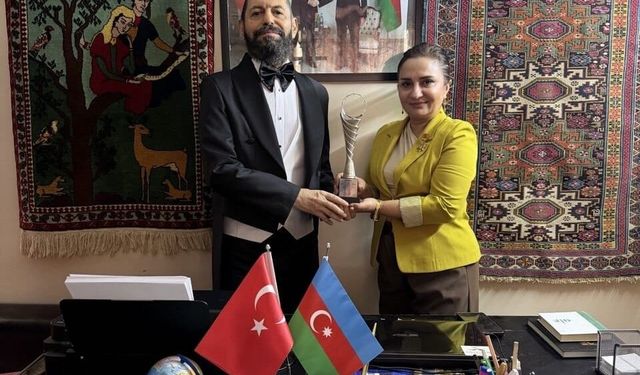 Dünyaca Ünlü Yazar Akif Manaf’a Anlamlı Ödül: “Barış Sanatı Ödülü”