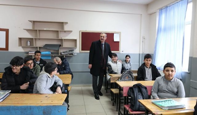 Vali Dr. Bozkurt Okulları Tek Tek İnceledi