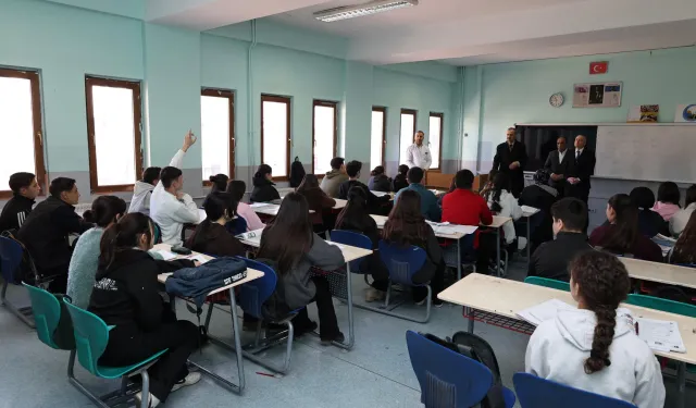 Ağrı Valisi Bozkurt’tan okullara ziyaret!