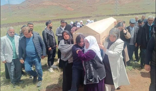 Ağrılı Gülden'in Tabutunu Kadınlar Taşıdı