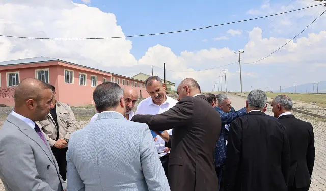 Ağrı Valisi Bozkurt, OSB'de inceleme yaptı
