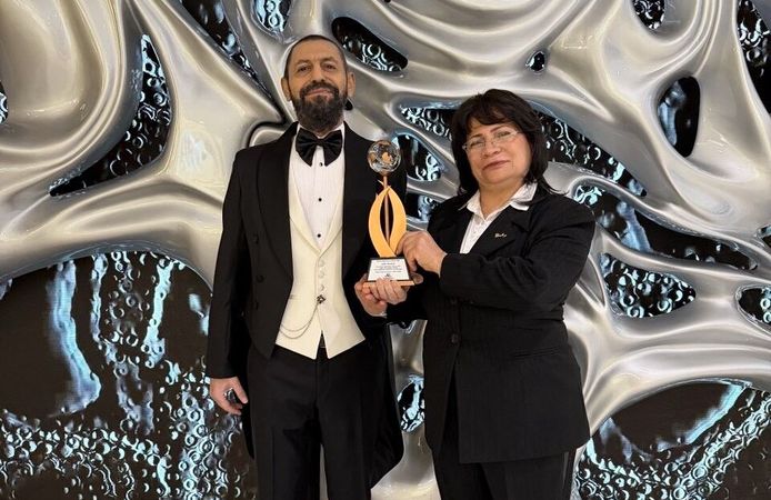 Yılın Barış İnsanı Ödülü Dünyaca Ünlü Yazar Akif Manaf