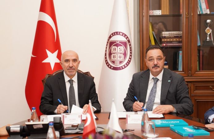 ASBÜ ile TİMBİR arasında 'Yapay Zekâ ve Dijital Medya' alanında iş birliği protokolü imzalandı