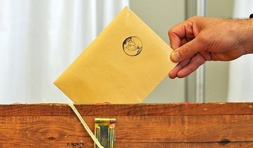 Ağrı'da  AK PARTİ 18440  -  HDP 12231