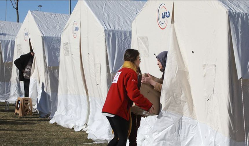 Elazığ'daki depremin yaraları sarılıyor
