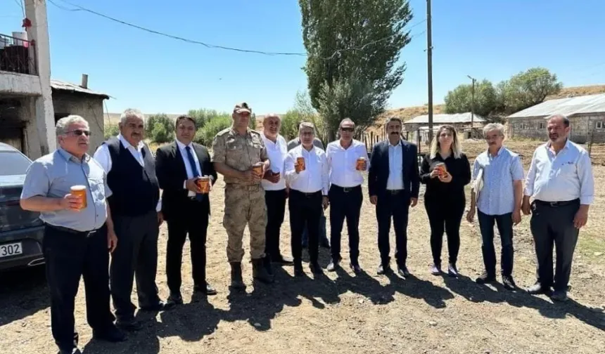 Tutak’ta bal şenliği başladı!