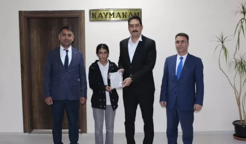 Hamur Kaymakamı Yıldırım’a, başarılı öğrencilerden ziyaret