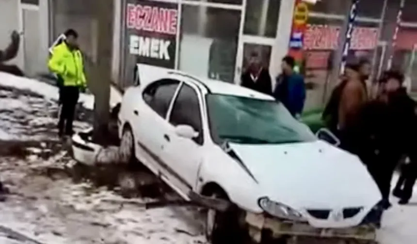 Ağrı’da hastane önünde kaza!