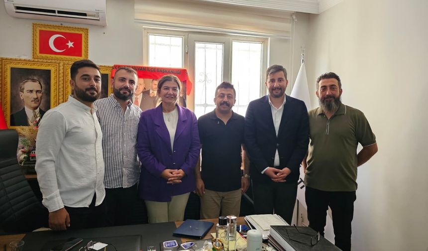 Milletvekili Ataman, Diyarbakırlı hemşerilerine rozetlerini taktı