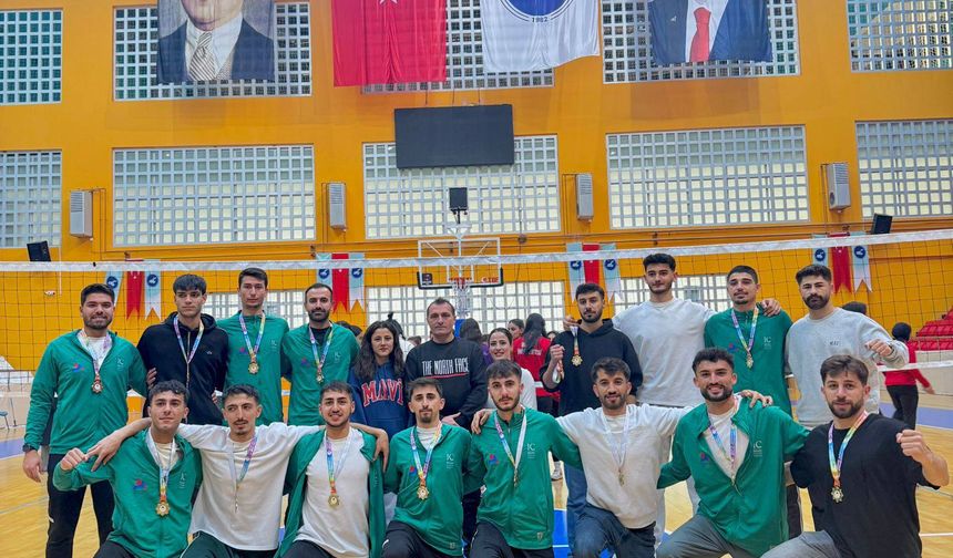 AİÇÜ Erkek Voleybol Takımı Bölge Şampiyonu Oldu!