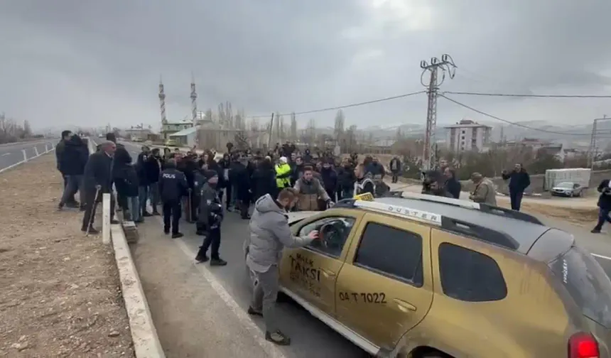 Ağrı’daki protesto, Ağrı–İran uluslararası karayolunu kapattı!
