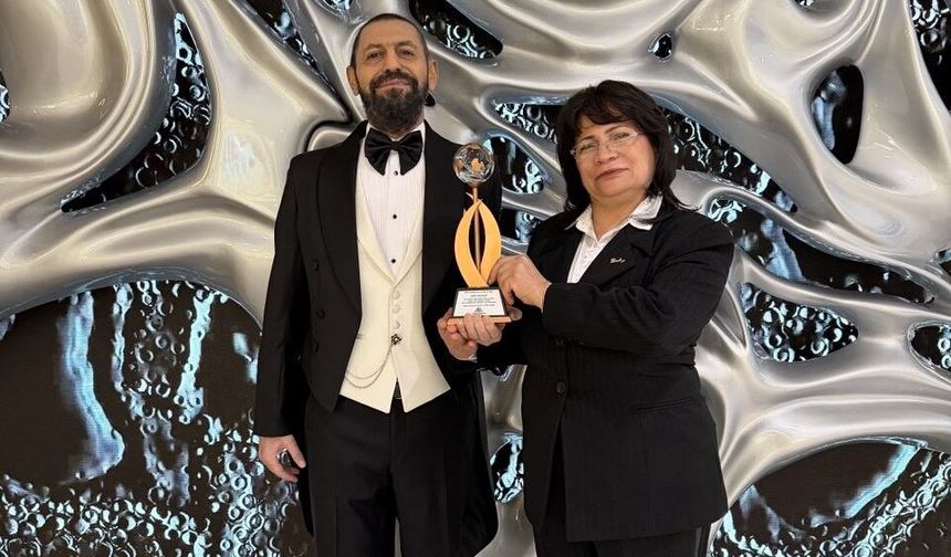 Yılın Barış İnsanı Ödülü Dünyaca Ünlü Yazar Akif Manaf