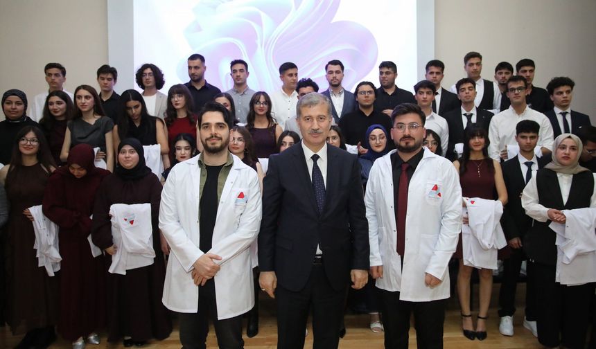 AİÇÜ’de Beyaz Önlük Giyme Töreni Düzenlendi