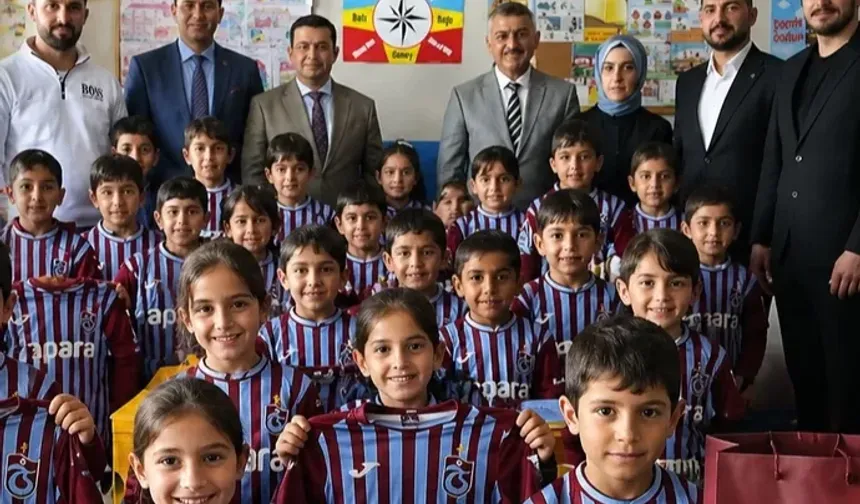 Patnoslu öğrencilere Trabzonspor forması hediye edildi!