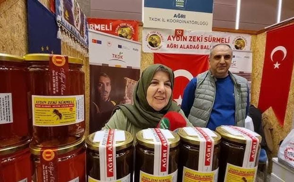 Ağrı’nın İlk Kadın Bal Üreticisi Hasadını Tamamladı