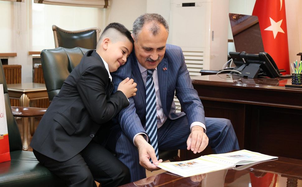 Bir Fotoğrafın Anlattığı Vali Portresi