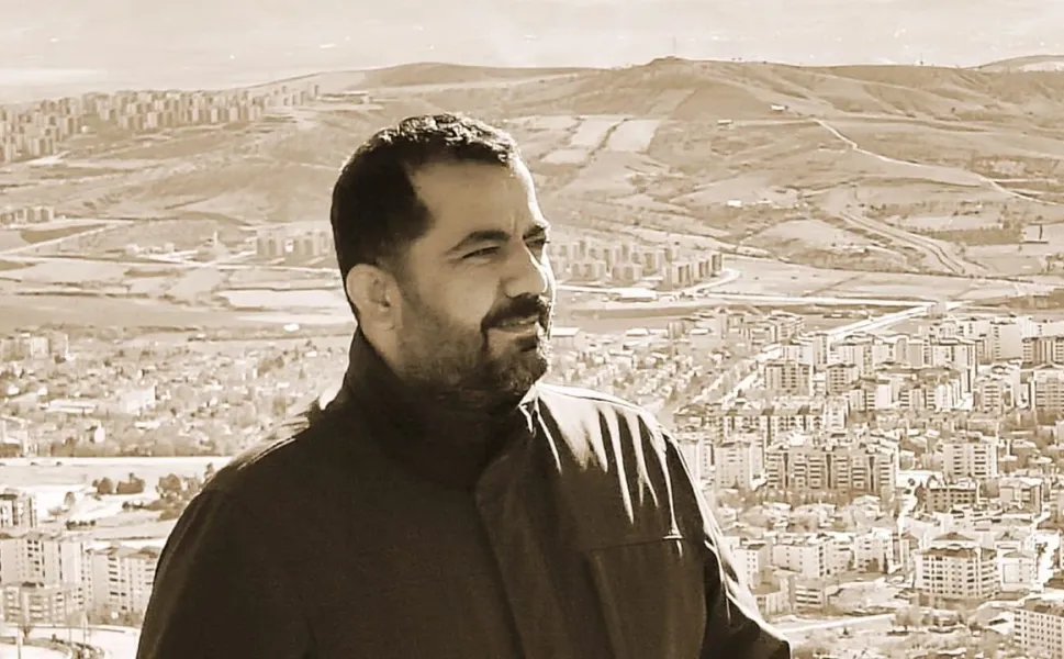 Prof. Dr. İrşad Sami Yuca’nın Kaleminden… Yalan Katmanlarının Altında Hayatın Çürümesi