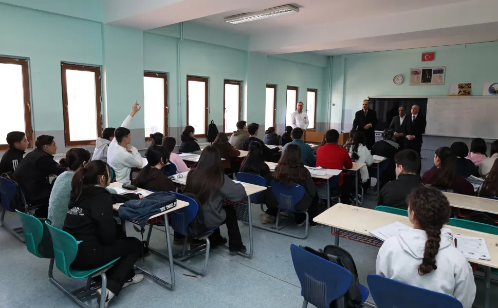 Ağrı Valisi Bozkurt’tan okullara ziyaret!